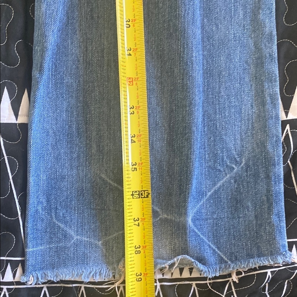 Relaxed Blue Jeans with Cropped Length and Distressed Details - Picture 8 of 10